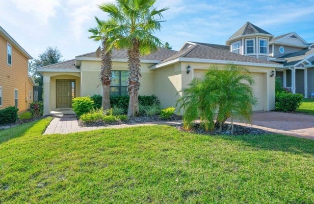 Modern 4 Bedroom Home - Private Pool!