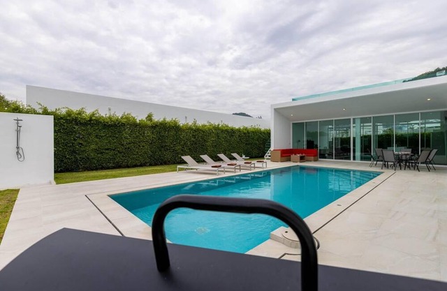 Modern 4 Bedroom Pool Villa (KHA5)