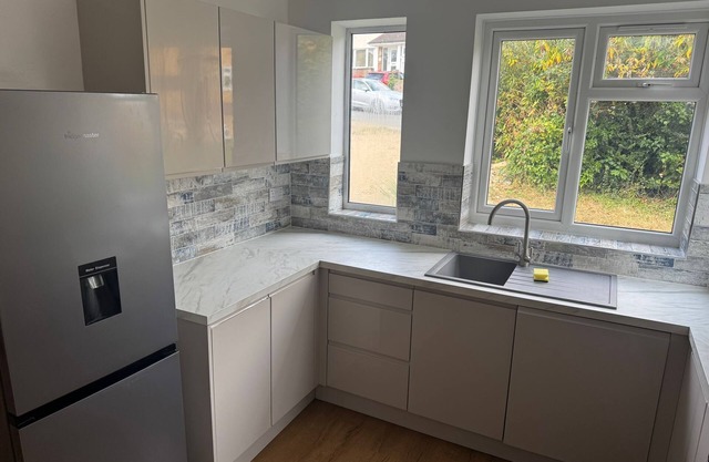 Modern 4BR, 2BA Family Home – Sleeps 8, Garden, Parking, Near Station