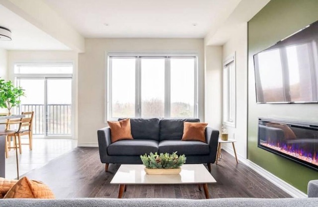 Modern 4BR Home in Pickering - Near Attractions! Toronto Zoo, Thermea Spa!