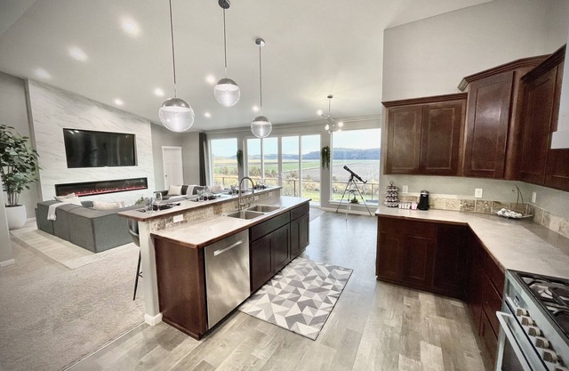 ⭐️ Modern 4BR W/View - Crater Lake National Park - Running Y Resort ⛳️ House