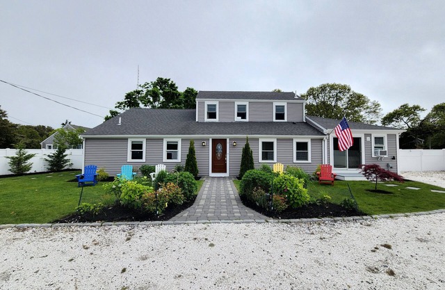 Modern 5 Bedroom Beach House! Walk to Seagull Beach! 0.3mile