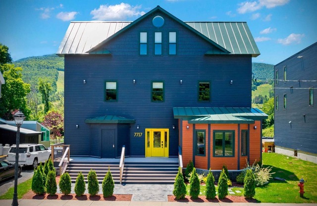 Modern 6-BR Compound at the base of Hunter Mtn.