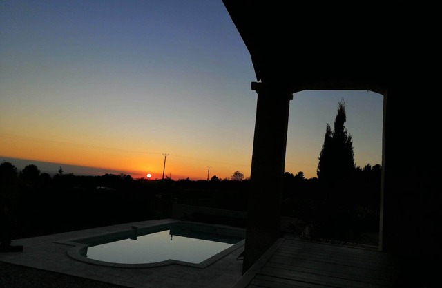 ****modern, air-conditioned single-storey house with private pool + garden