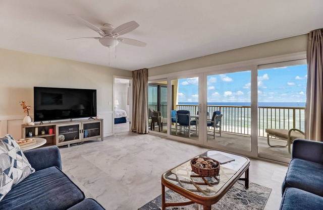 Modern and Beautiful 7th Floor condo with easy beach access. Exclusive fishing pier