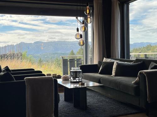Modern and cozy mountain cabin - panoramic view!