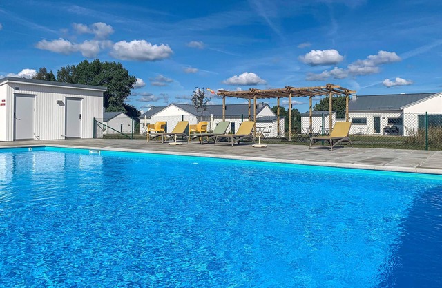 Modern and friendly semi-detached house with community pool in Vik.