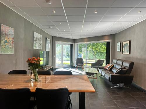 Modern and Spacious Apartment in City Centre