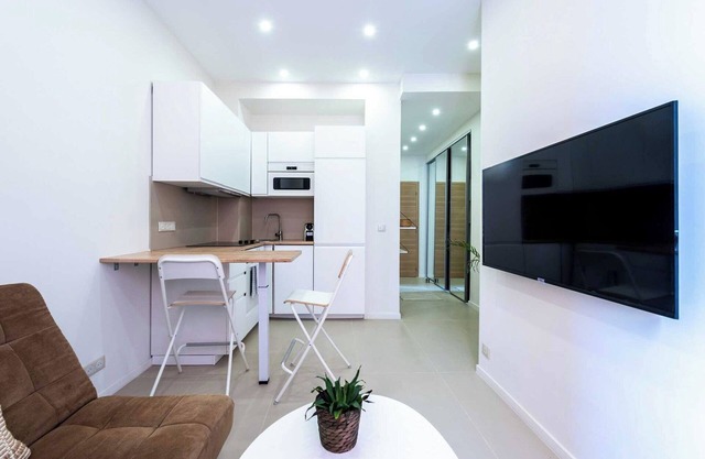 Modern apartment -2BDR/6P - 300m from the BEACH