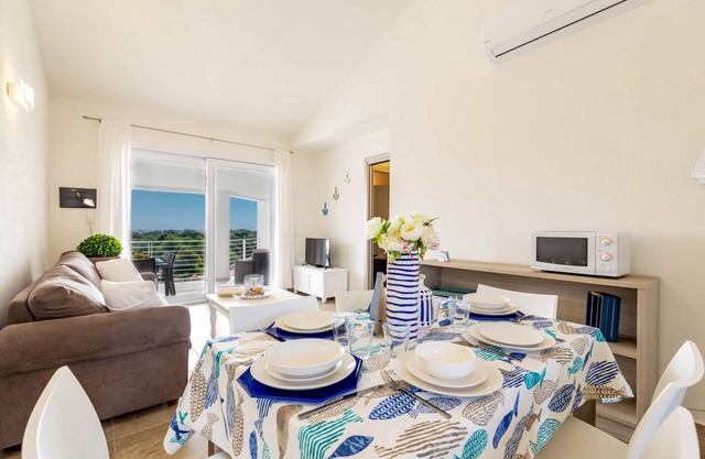 modern apartment 5 min. from the sea with swimming pool, air conditioning and wi-fi