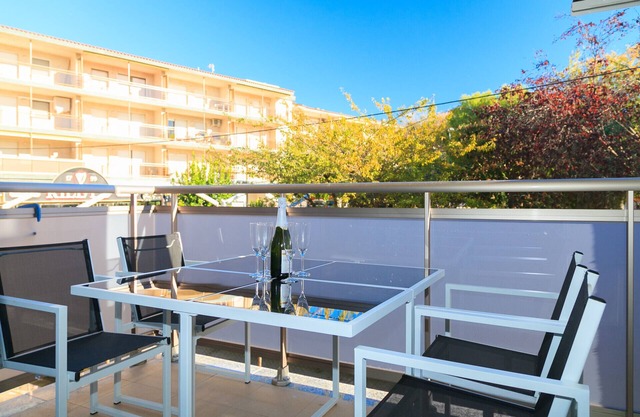 Modern Apartment 50m from the Beach · AirCon · WiFi· UHC PLAYA DORADA