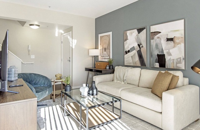 Modern Apartment in Prime Location (ID8814)