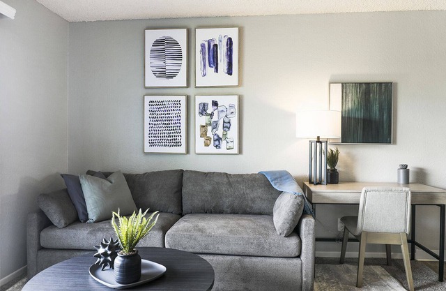 Modern Apartment in Prime Location (ID9969X04)