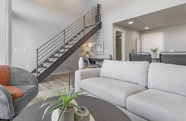 Modern Apartment in Prime Location (ID9653X86)