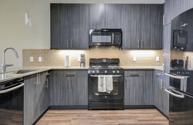 Modern Apartment in Prime Location (ID6644)