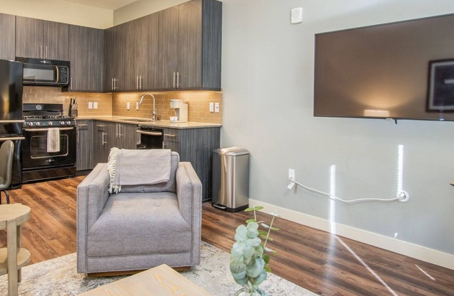 Modern Apartment in Prime Location (ID6647)
