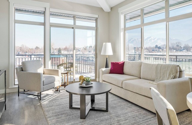 Modern Apartment in Prime Location (ID1266X998)