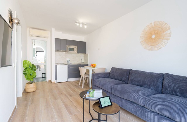 Modern apartment. Swimming pool and terrace. Right on the beach in Corralejo - Home For Guest