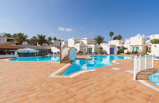Modern apartment. Swimming pool and beachfront. Corralejo