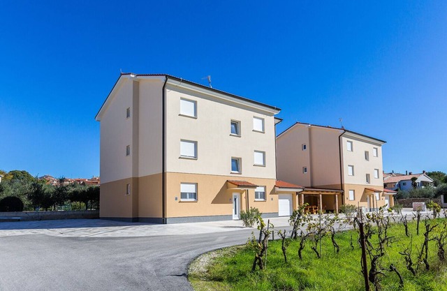 Modern apartment with 3 bedrooms and 3 bathrooms
