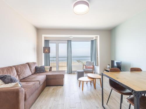 Modern apartment with frontal sea-view