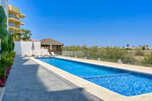 Modern Apartment with Pool, 5 min from the Beach