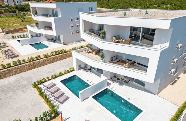 Modern apartments with pool for 10