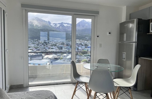 Modern 1 bedroom apartment with balcony and views