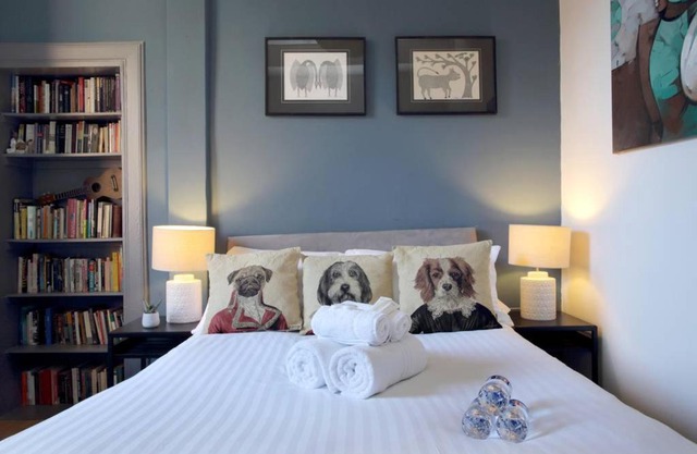 Modern, artistic apartment close to city centre