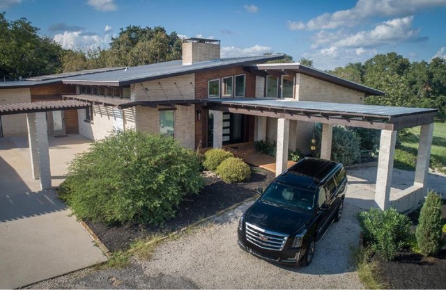 Modern Austin Retreat Getaway - exquisite home!