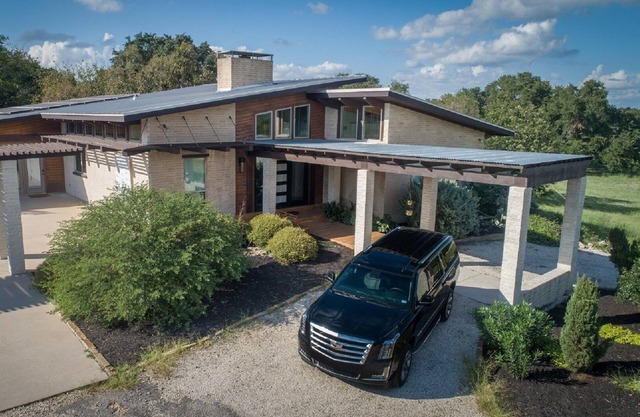 Modern Austin Retreat Getaway - exquisite home!