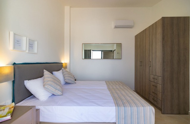 Modern Beachfront villa, No car needed 1