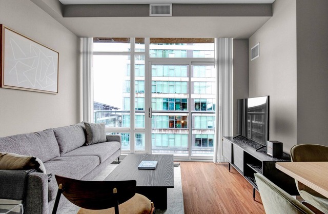 Modern Bellevue 2BR w/Gym, W/D & Roof Deck, near Downtown, by Blueground