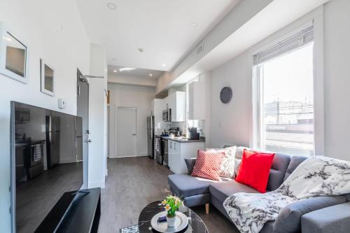 Modern & Bright 2BR Suite - Stay Street