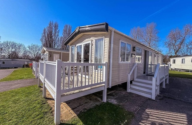 Modern caravan with decking at Haven Hopton-on-Sea ref 80032M