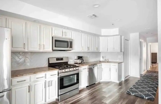 Modern Charming 3-bedroom apartment 15 mins to NYC!