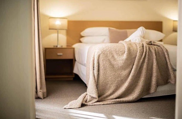 Modern City Stay in Vibrant Northbridge Apartment