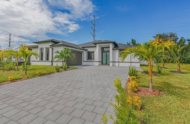 Modern coastal 3 bedrooms with Pool with Fireplace
