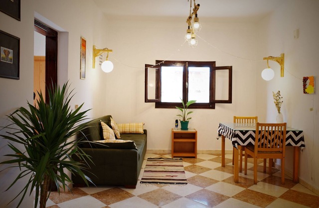 Modern Comfort - 2BR Steps from Beach & Cafés