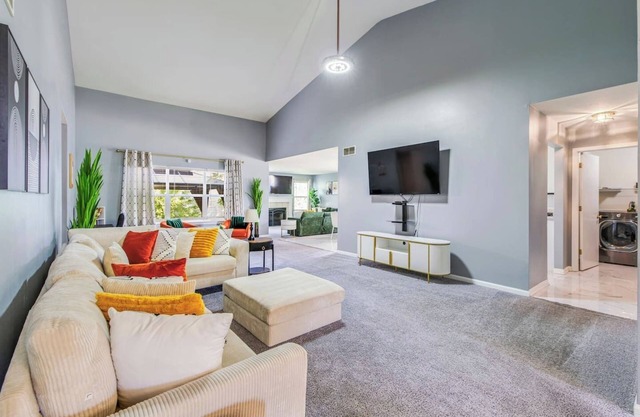 Modern Comfort Loves Park Stylish 3BR Getaway