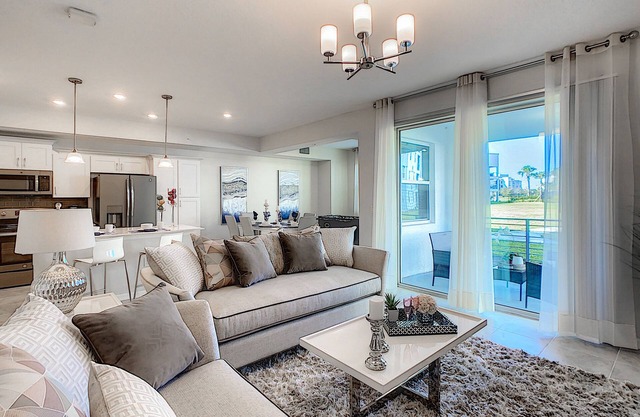 Modern Condo 5mi to Disney, Foosball, Giant Water Slide, Free Water Park