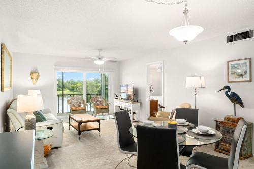 Modern Condo on the lake Oldsmar FL