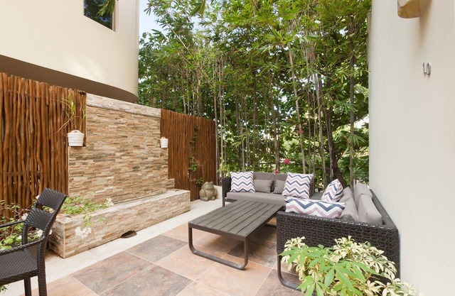 Modern Condo w/ Large Private Patio on 5th Avenue. 4 min. Walk to the Beach!