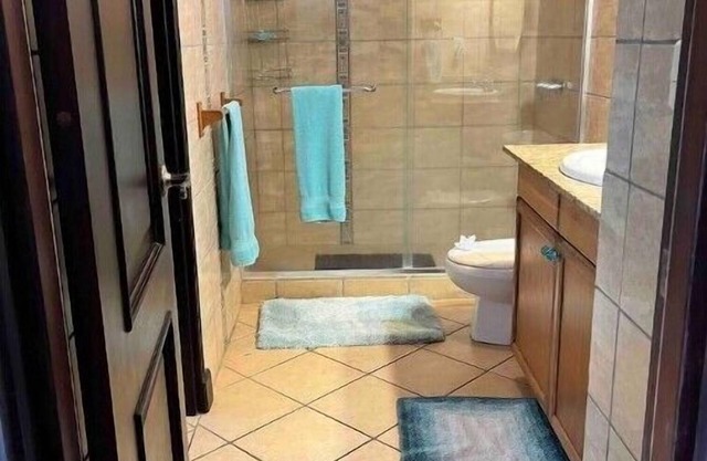 Modern Condo. Walking distance to Beach, Surfside Towersn