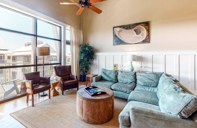 Modern Condo with Shared Pool, High-Speed WiFi, Central AC, and Washer/Dryer!