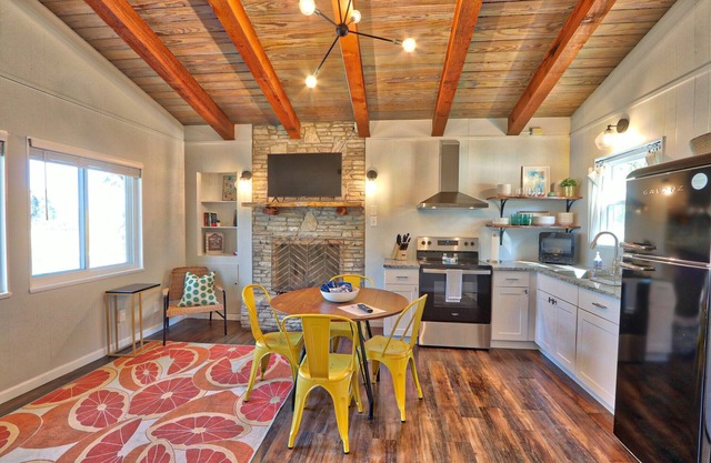 Modern Cottage perfect for family vacation!