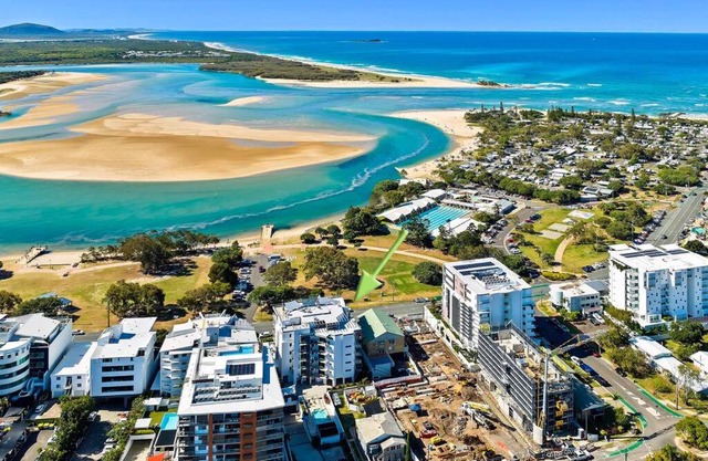 Modern Cotton Tree Apartment With Views