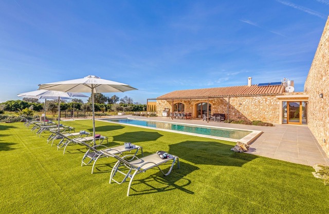 Modern Country Villa "Can Gustí" with Pool, Wi-Fi, Air Conditioning & Terrace