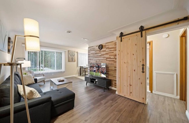 Modern Cozy 1 Bedroom Apartment in Shelby Township