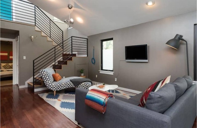 Modern Downtown 2 Homes w/11 beds